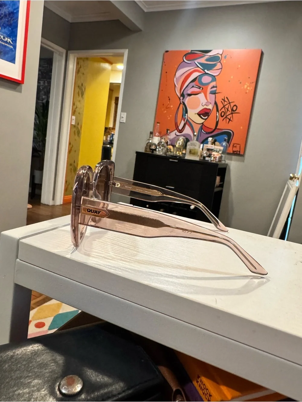 QUAY: Like New / “Full Glam” sunglasses in Doe Brown Fawn